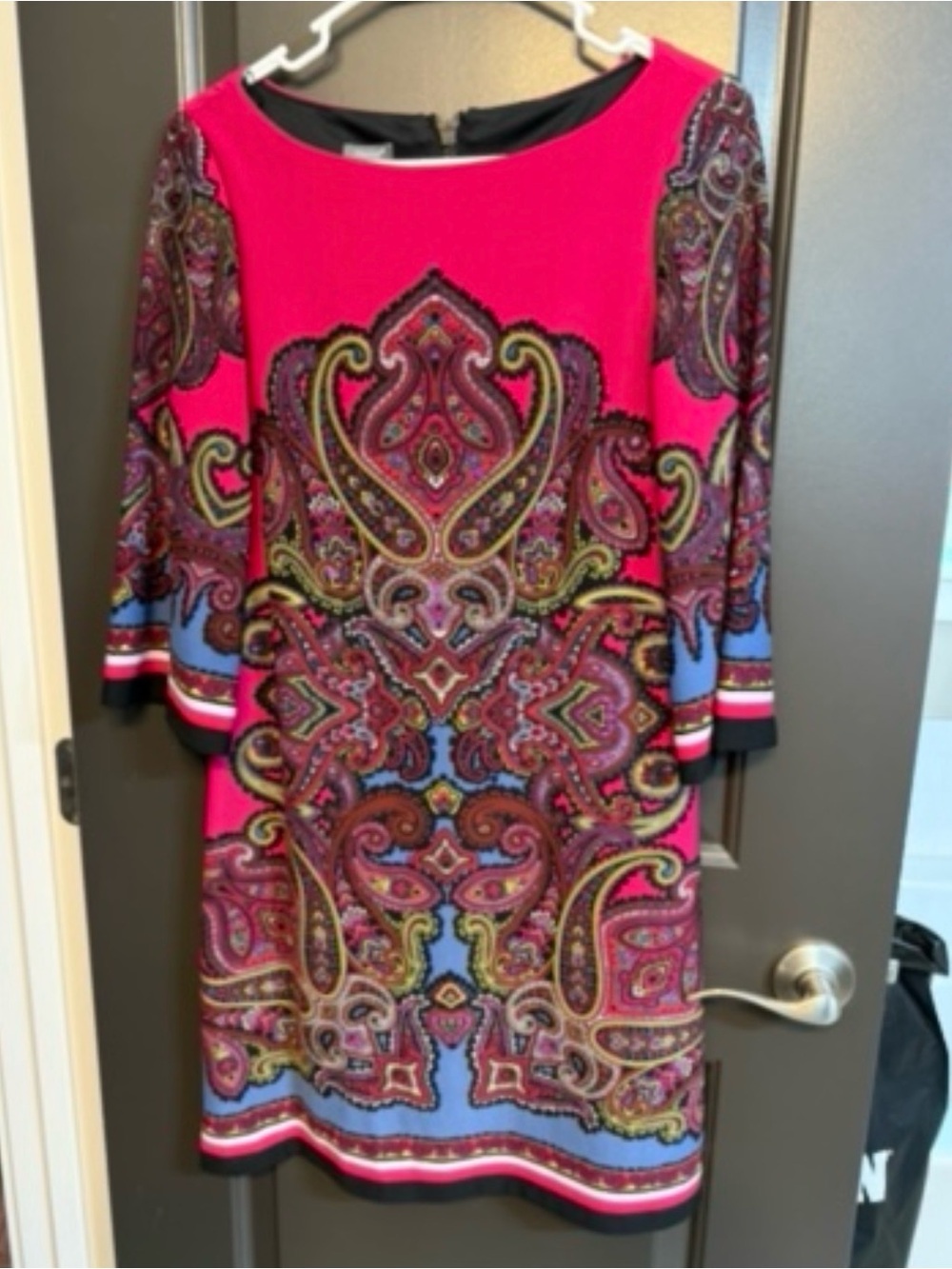 Muse Size 6 Pink Paisley Print Shift Dress 3/4 Sleeve Back Zip